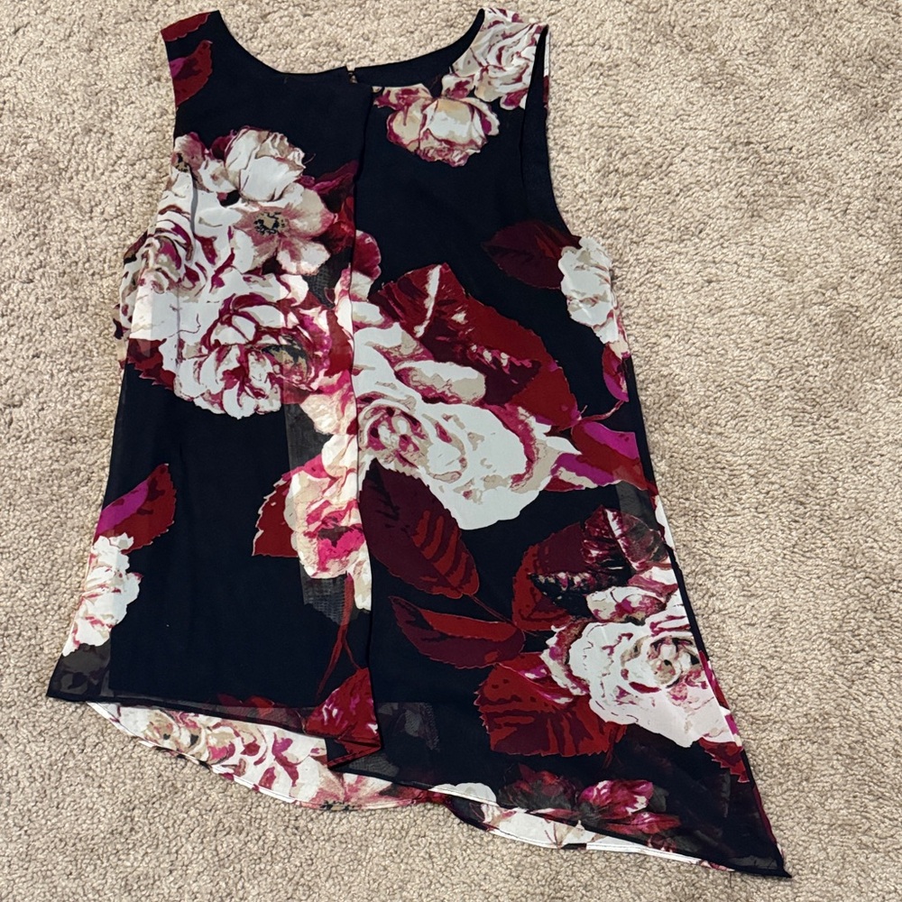 Chic Floral Sleeveless Blouse in Black and Red